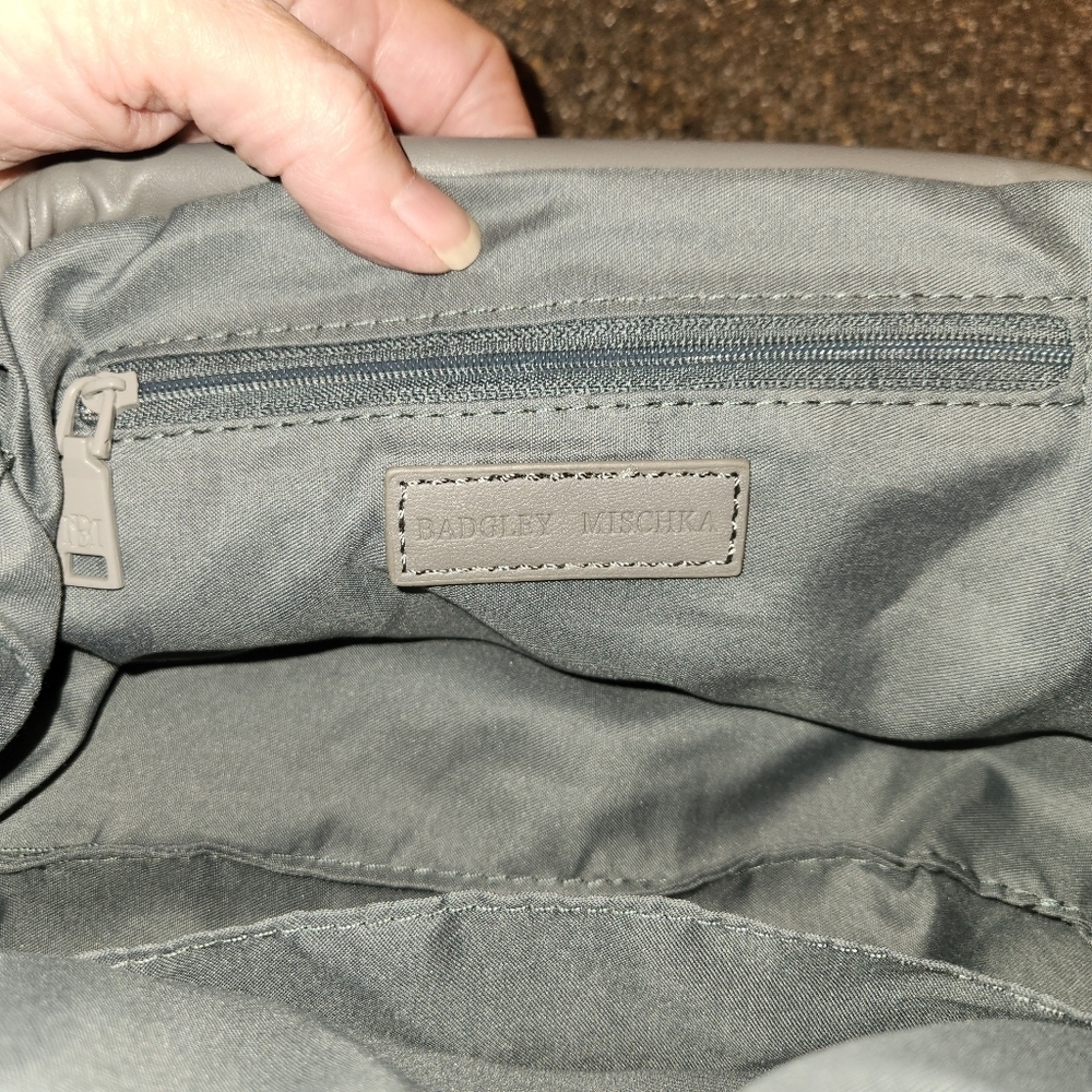 NWT Badgley Mischka Gray Wrapped Frame Clutch With Chain Strap Spring Closure - Picture 5 of 14